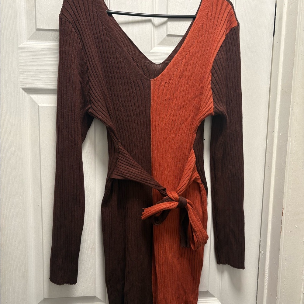 Elegant Two-Tone Knit Dress